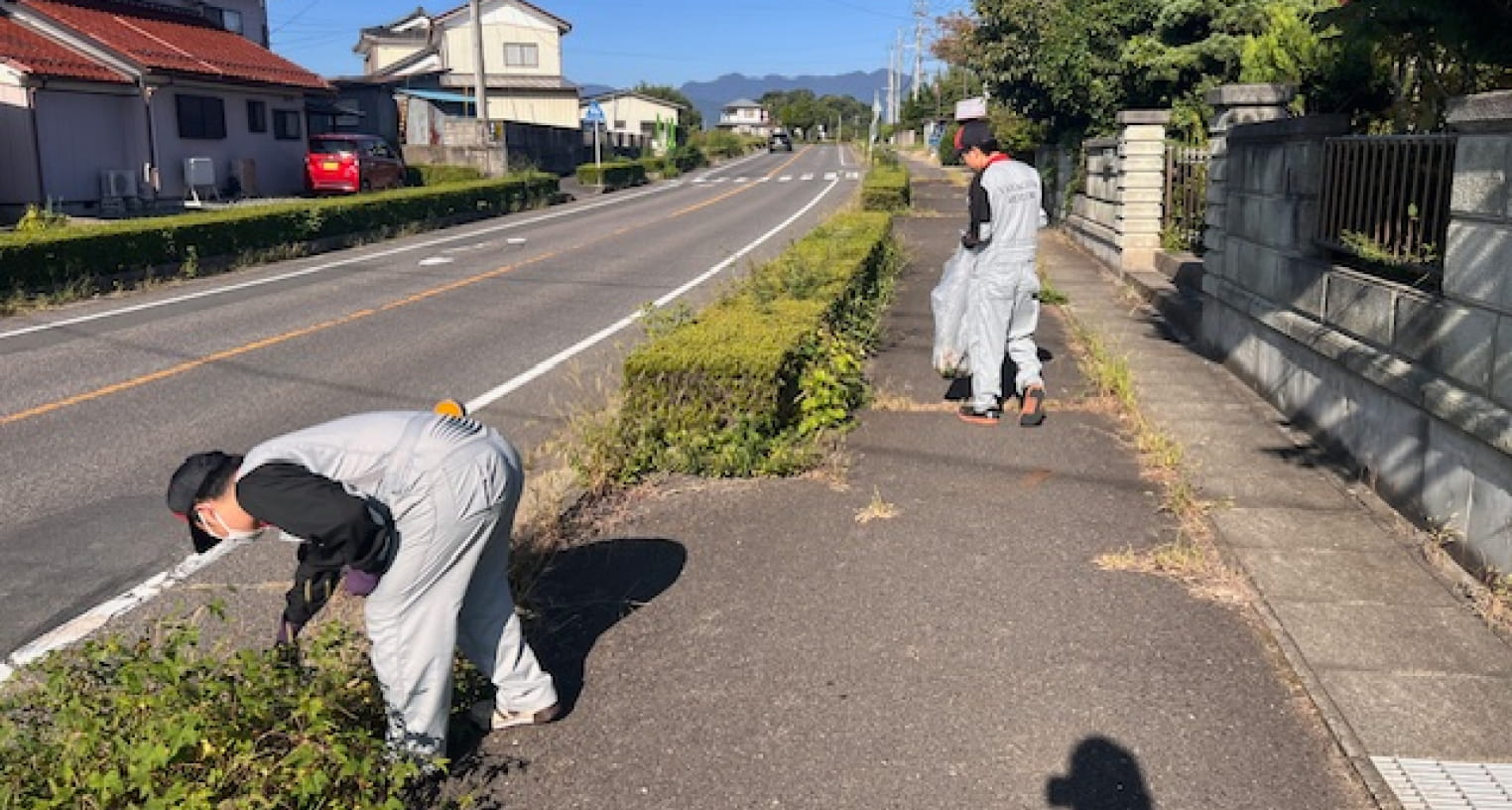 ゴミ拾い中の写真