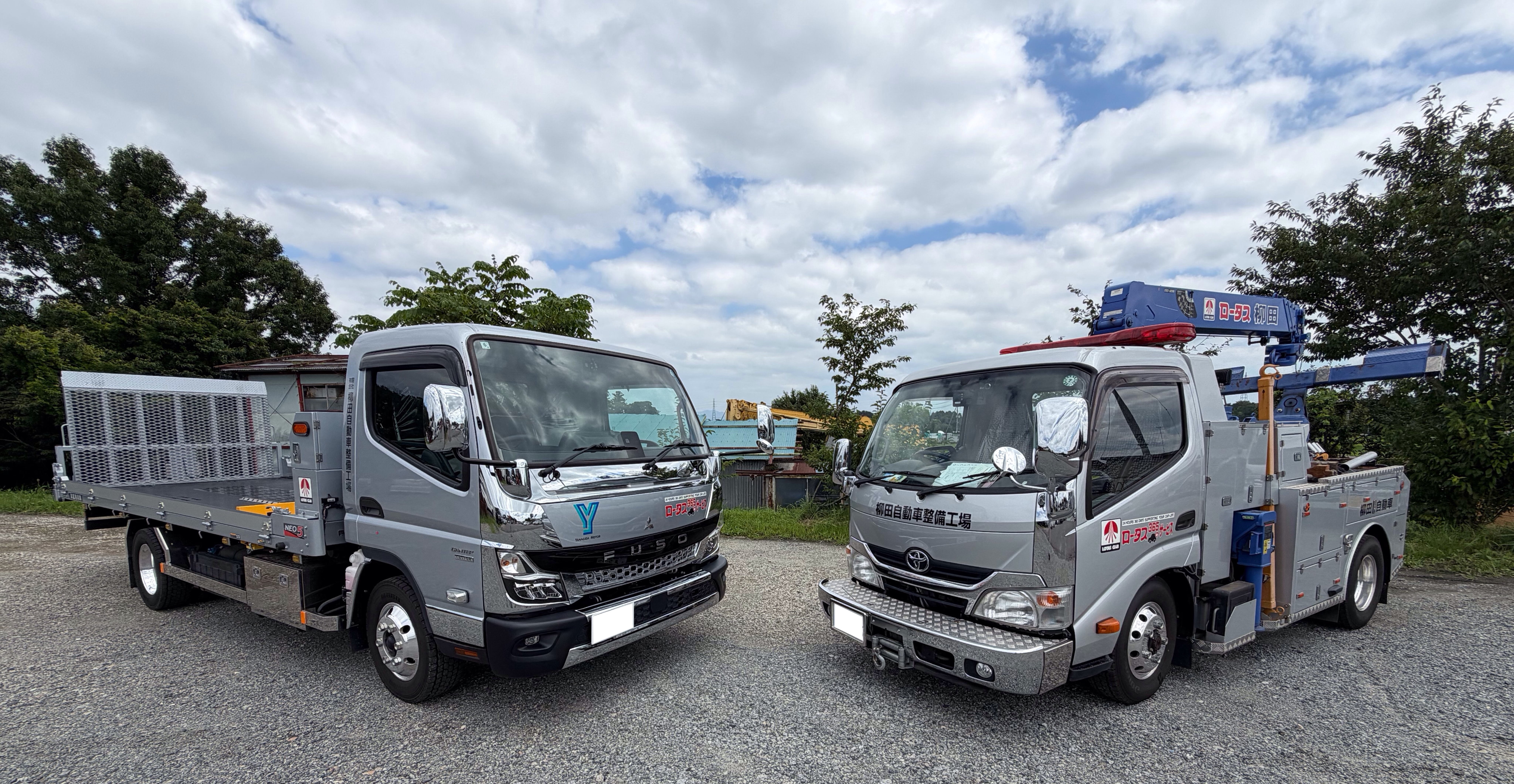 最新型のレッカー車や積載車